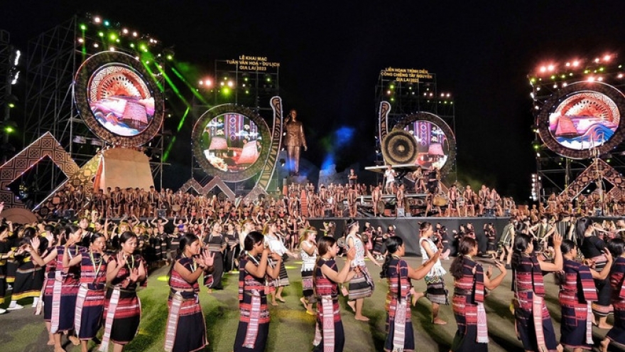 Largest gong performance sets new Vietnamese record